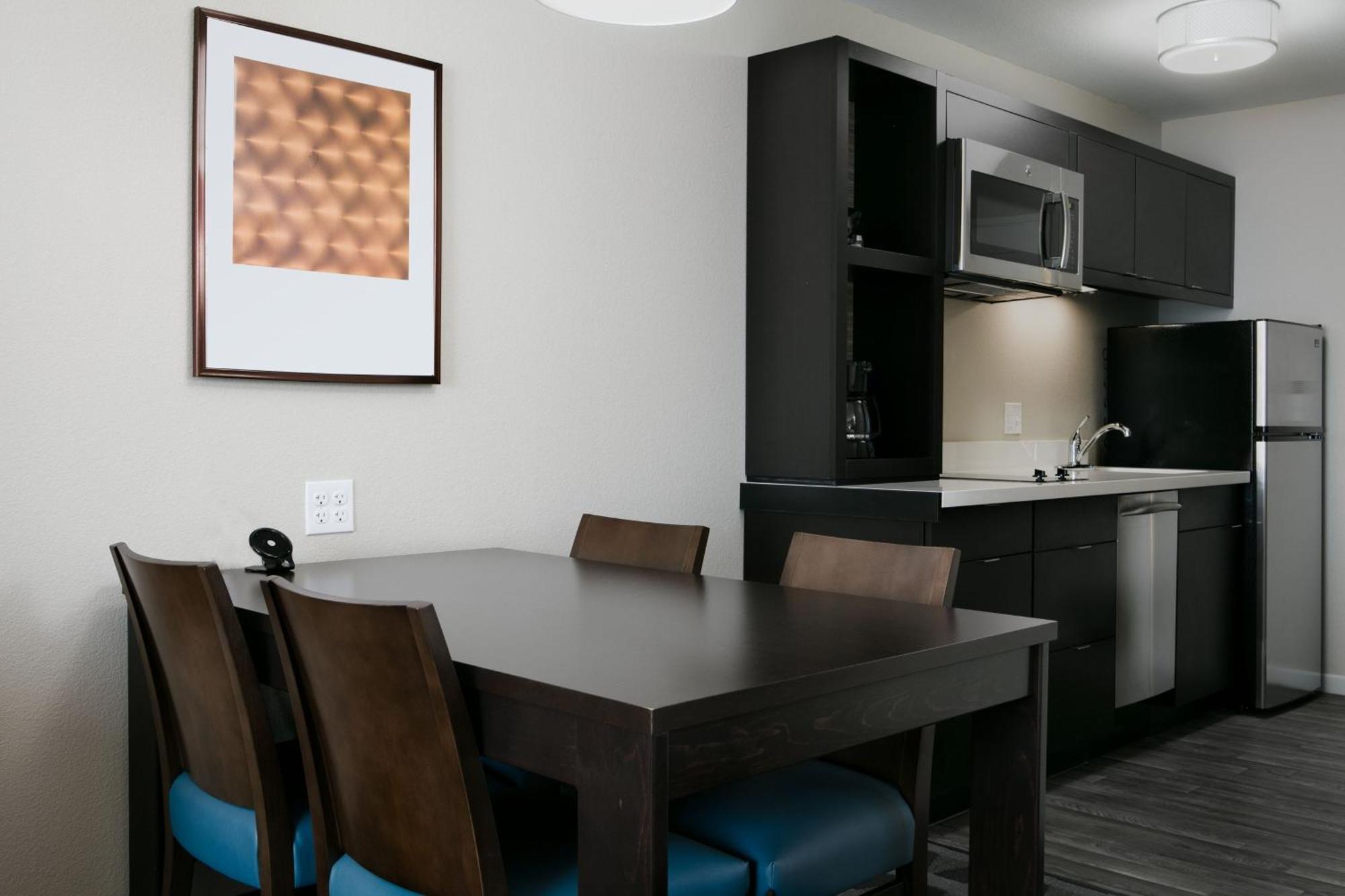 Towneplace Suites By Marriott Kansas City Airport Eksteriør bilde
