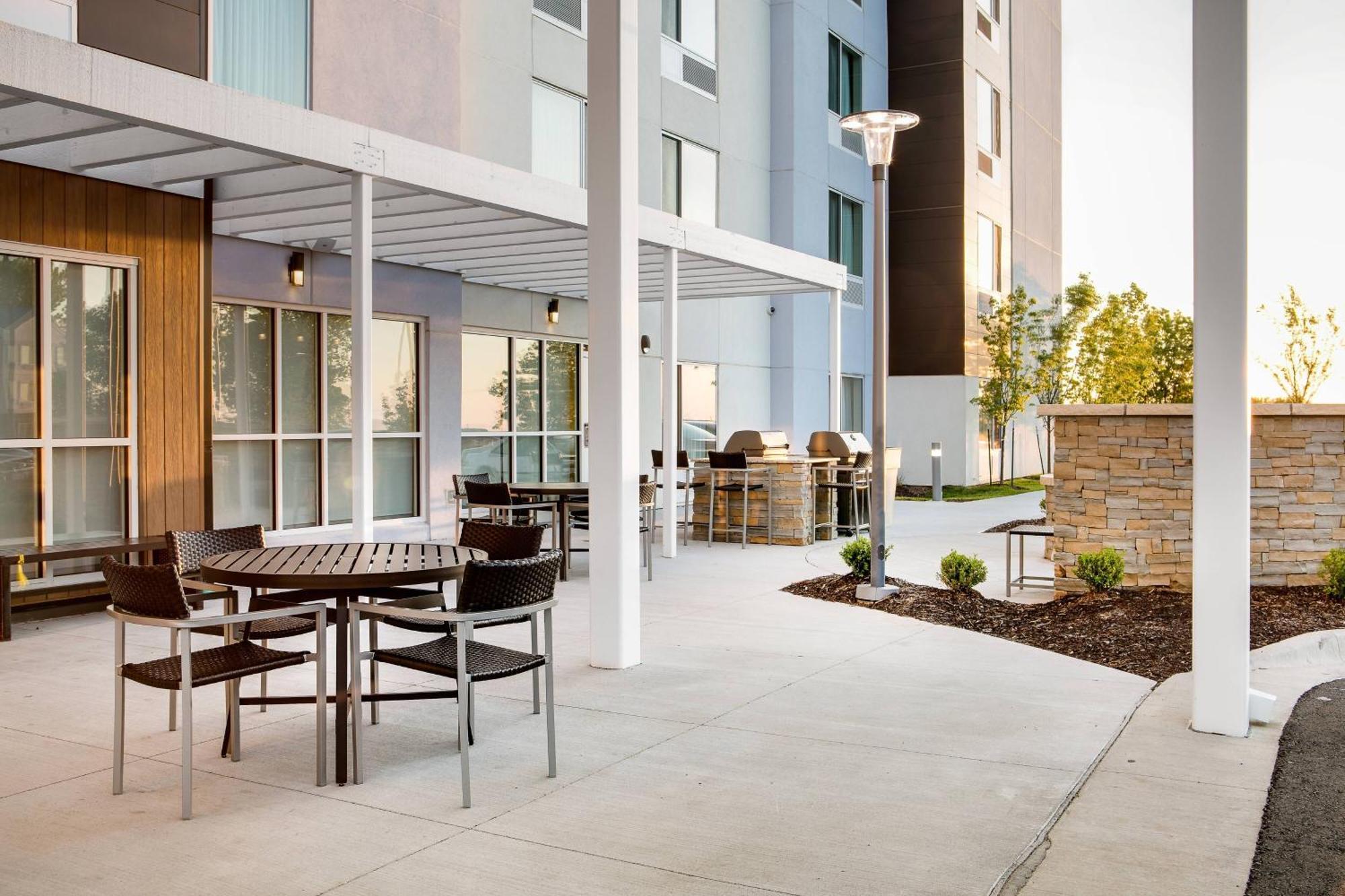 Towneplace Suites By Marriott Kansas City Airport Eksteriør bilde
