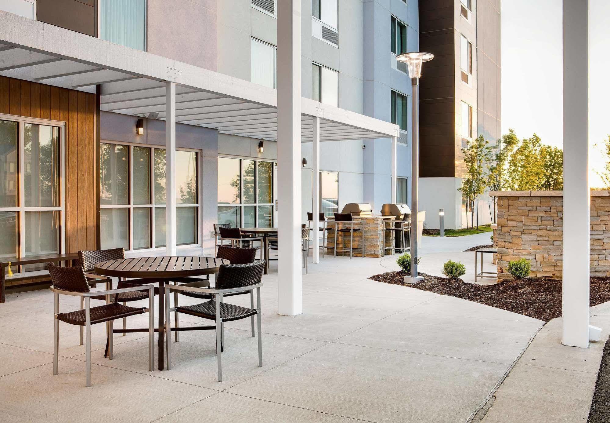 Towneplace Suites By Marriott Kansas City Airport Eksteriør bilde